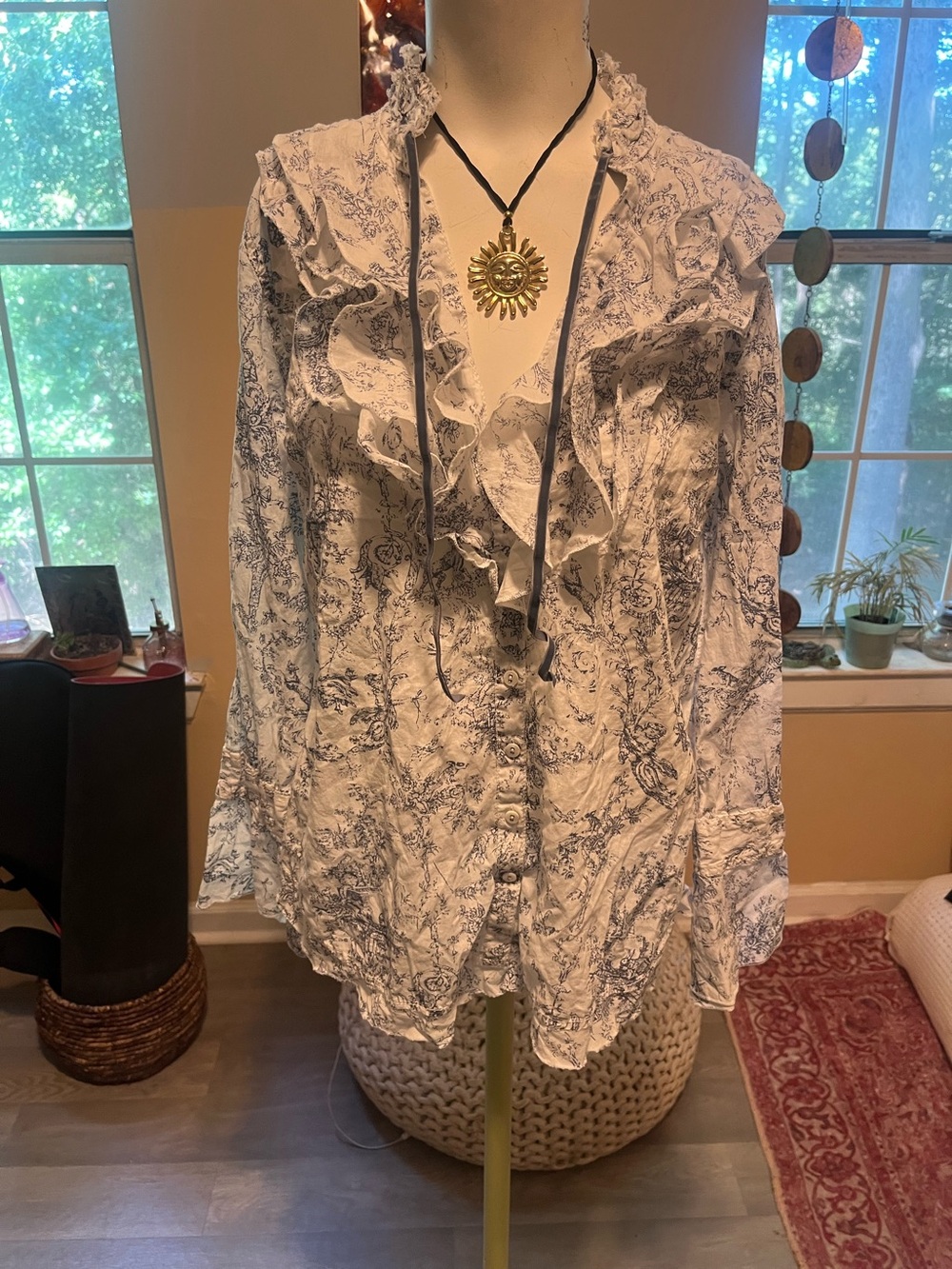 Cino Ruffled boho cotton Floral-Print Women's Blouse in White and Blue